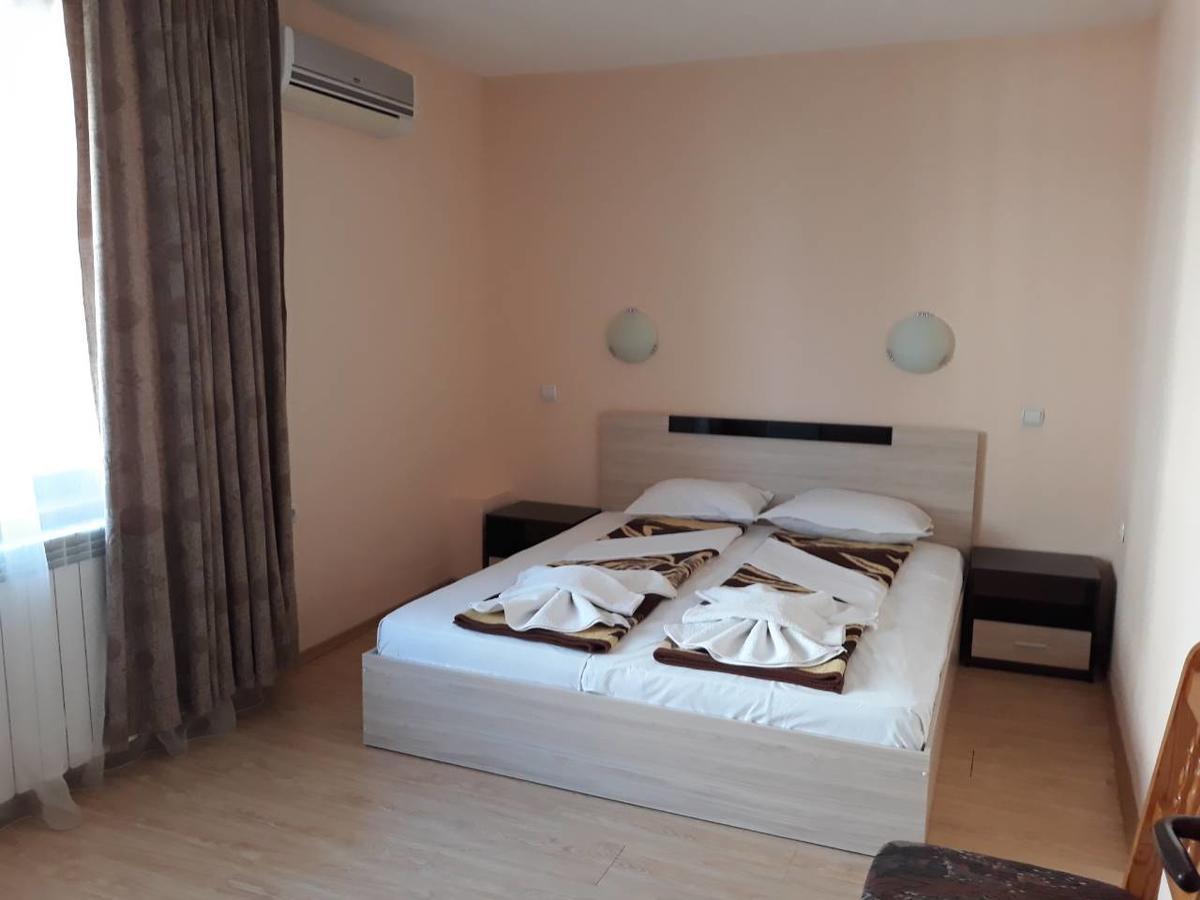 Guest House Lazur Obzor Buitenkant foto